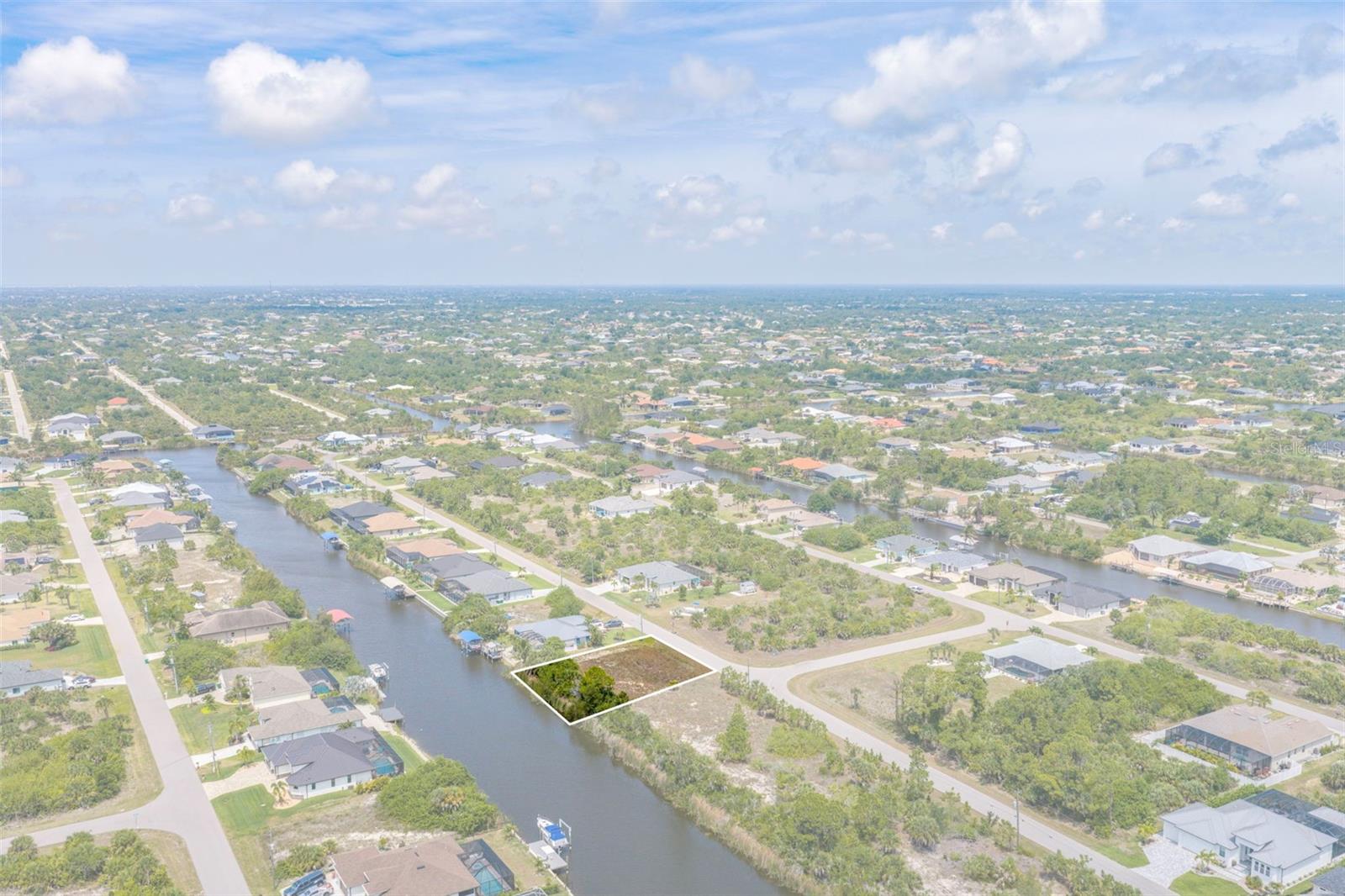 15424 HENNIPEN CIR, PORT CHARLOTTE, FL — photo 4
