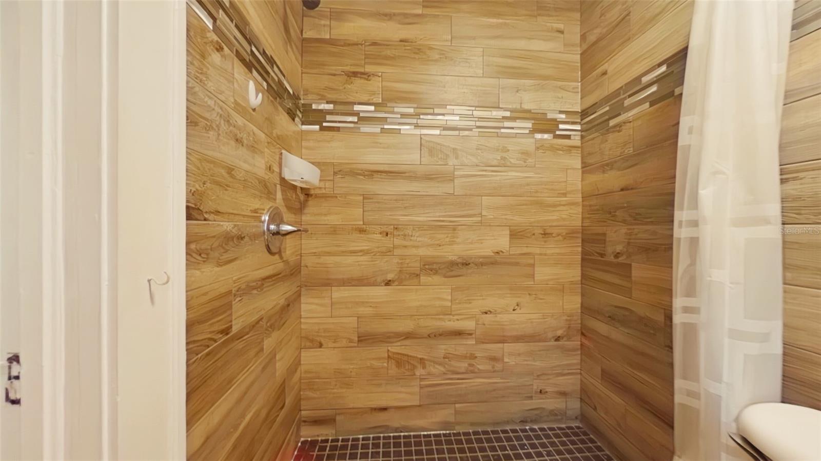 1412 NW 3RD AVE #Upstairs, GAINESVILLE, FL — photo 2