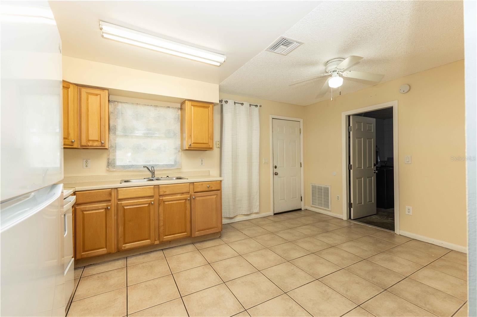 805 PLEASANTDALE DR, WILDWOOD, FL — photo 7