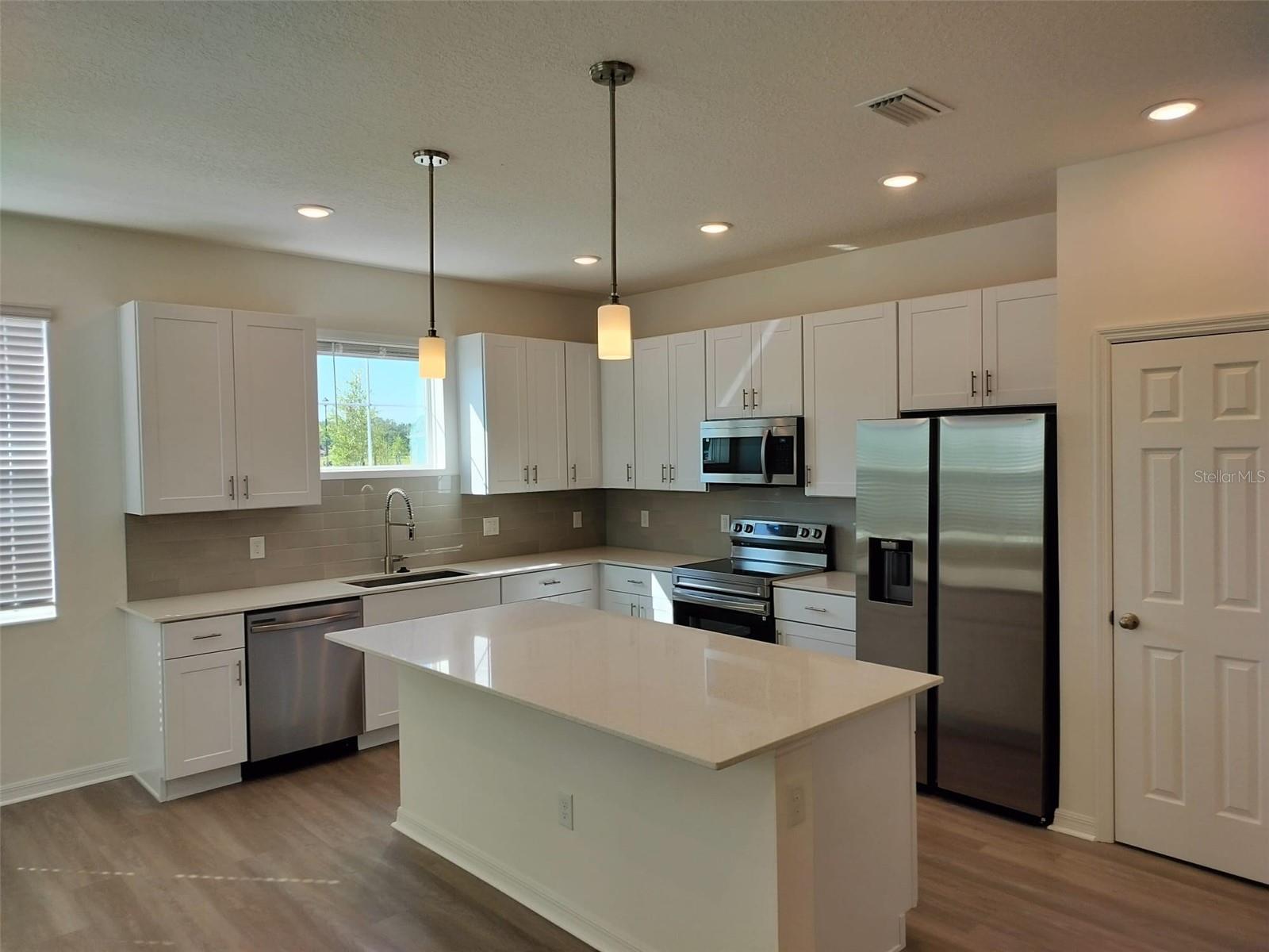 1358 KINGS CROWN ST, MOUNT DORA, FL — photo 12