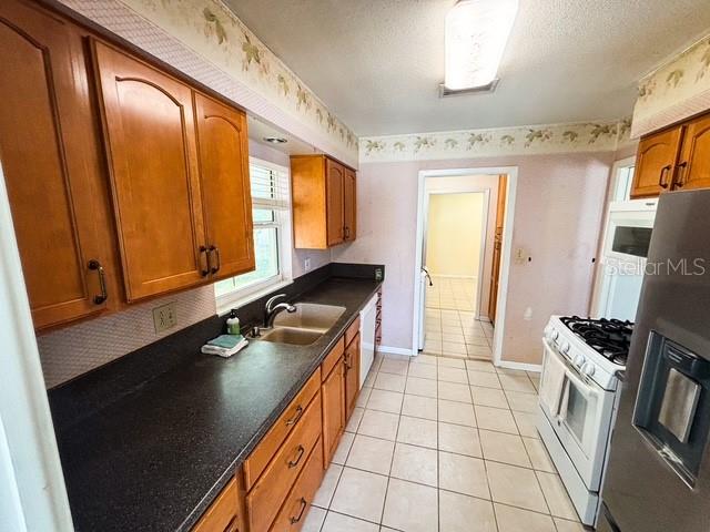 121 E PINE ST, HOWEY IN THE HILLS, FL — photo 22