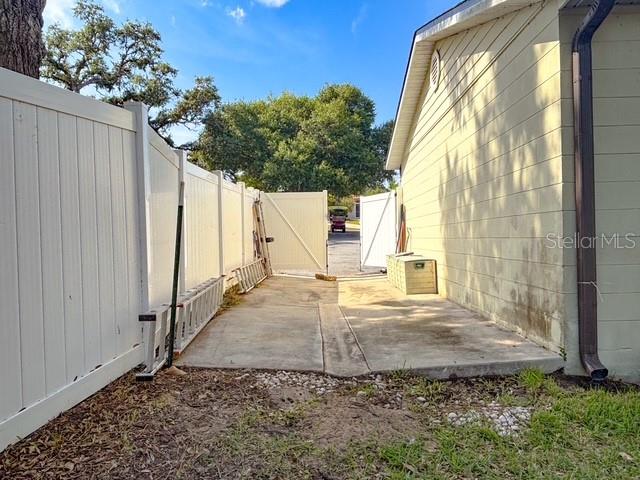 121 E PINE ST, HOWEY IN THE HILLS, FL — photo 62