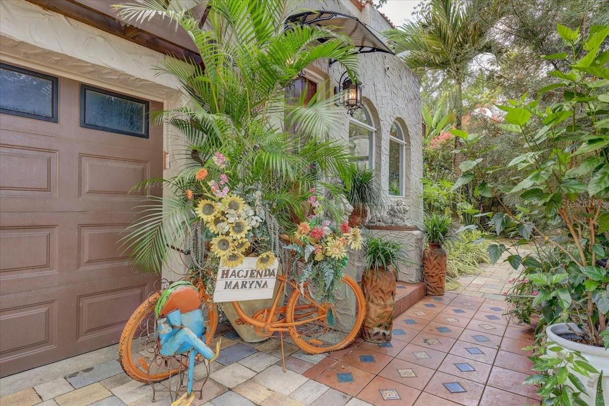 325 49TH ST N, ST PETERSBURG, FL — photo 2