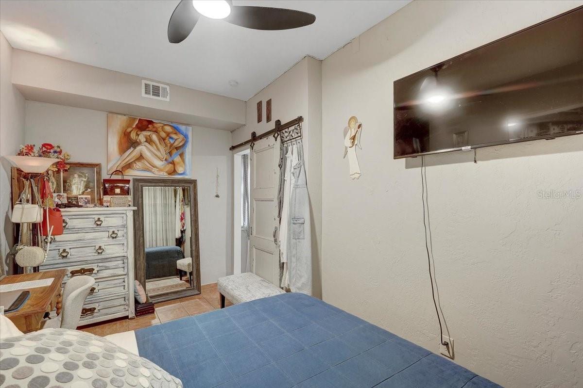 325 49TH ST N, ST PETERSBURG, FL — photo 21