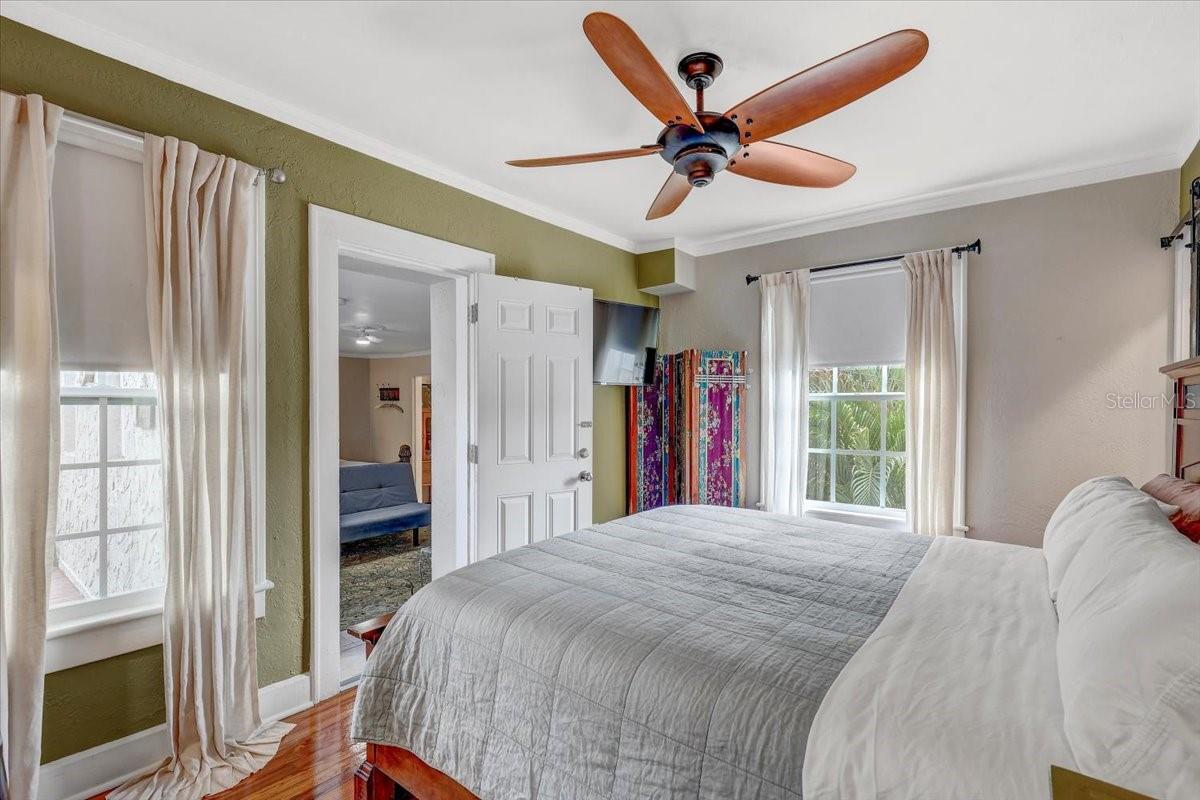 325 49TH ST N, ST PETERSBURG, FL — photo 31