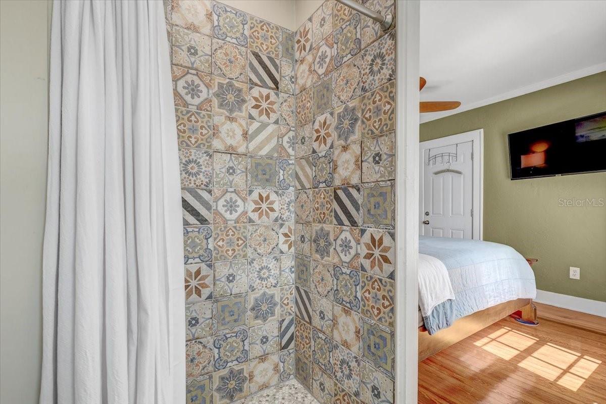 325 49TH ST N, ST PETERSBURG, FL — photo 37