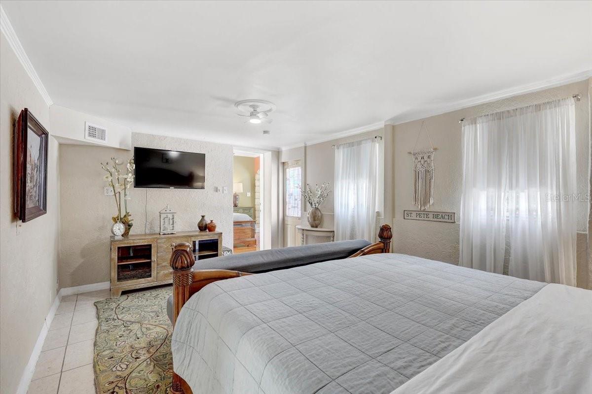 325 49TH ST N, ST PETERSBURG, FL — photo 39