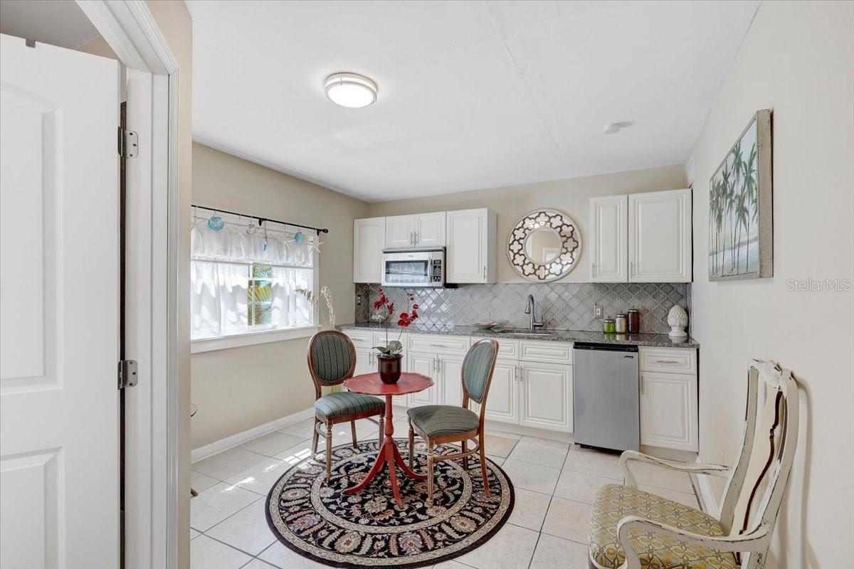 325 49TH ST N, ST PETERSBURG, FL — photo 41
