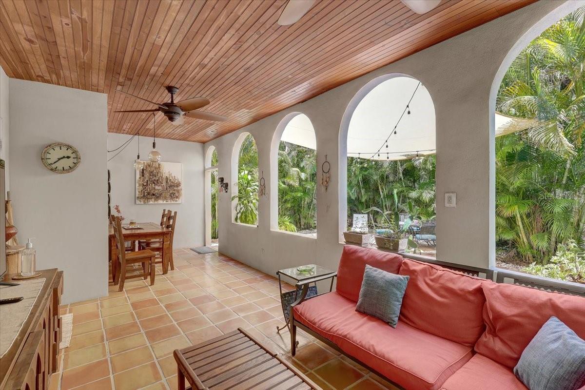 325 49TH ST N, ST PETERSBURG, FL — photo 59