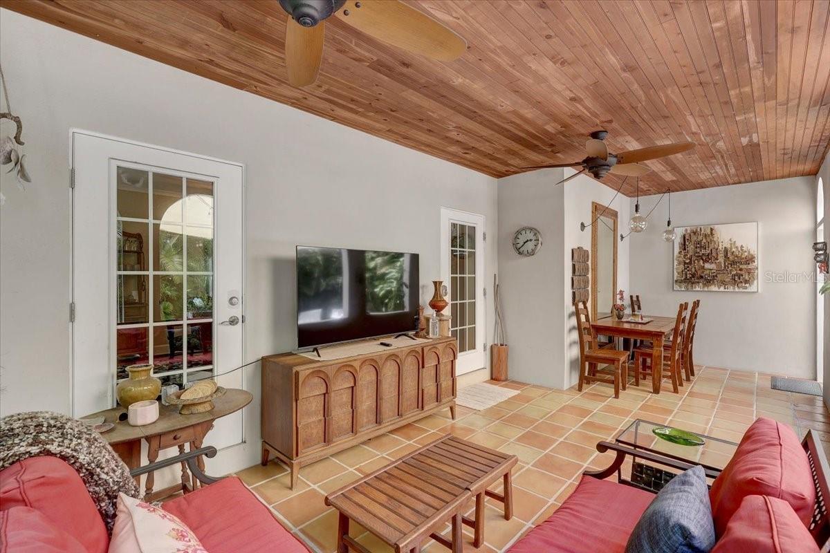 325 49TH ST N, ST PETERSBURG, FL — photo 60