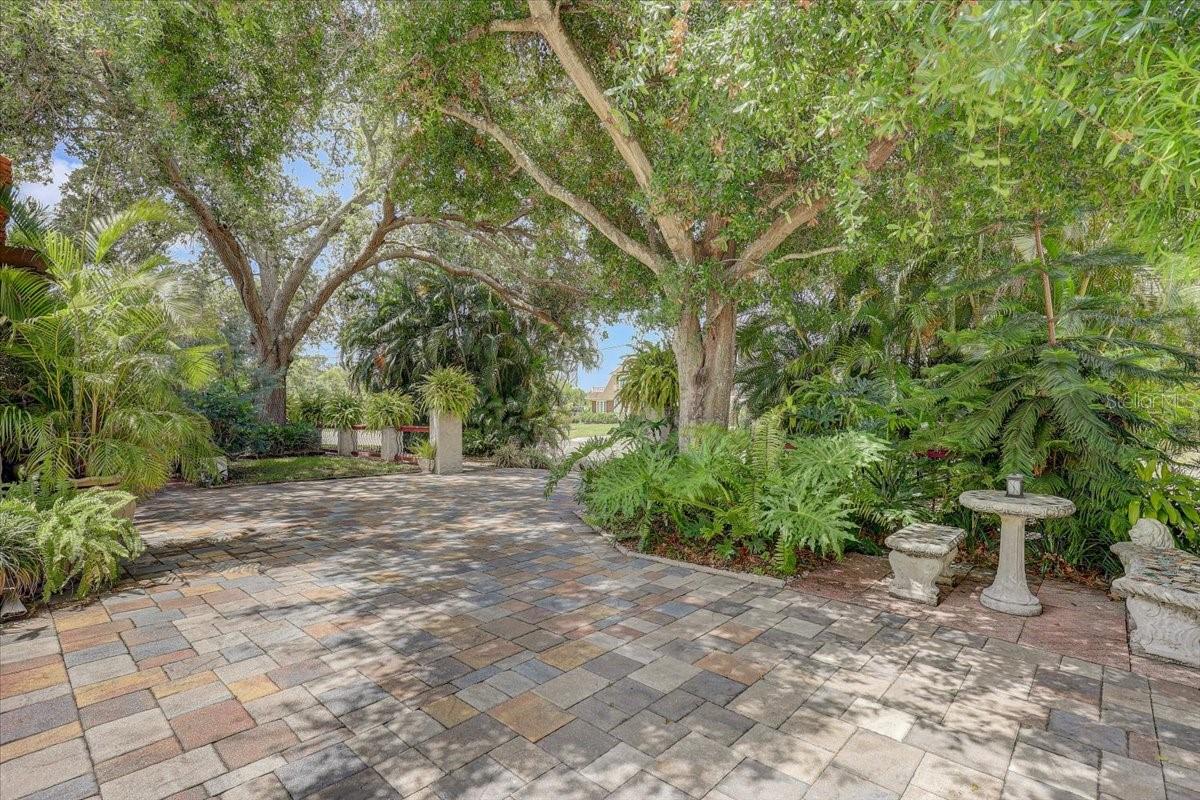 325 49TH ST N, ST PETERSBURG, FL — photo 67