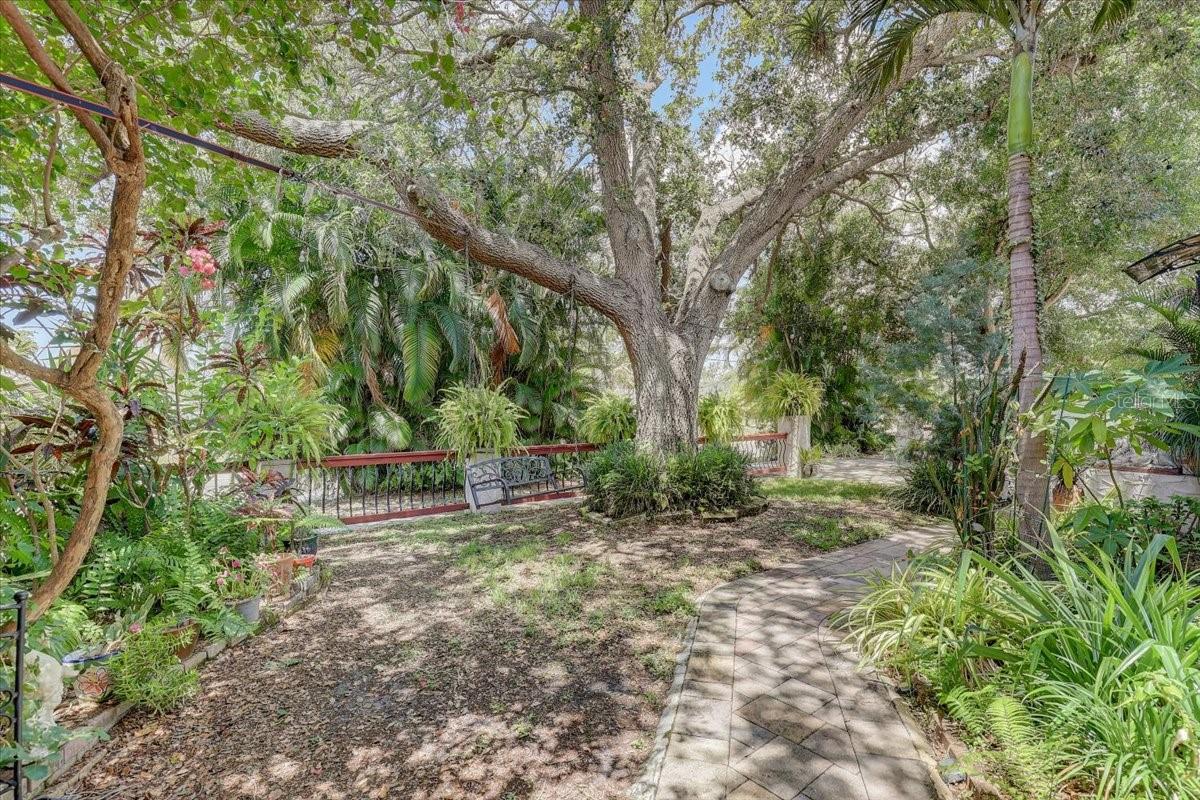 325 49TH ST N, ST PETERSBURG, FL — photo 71