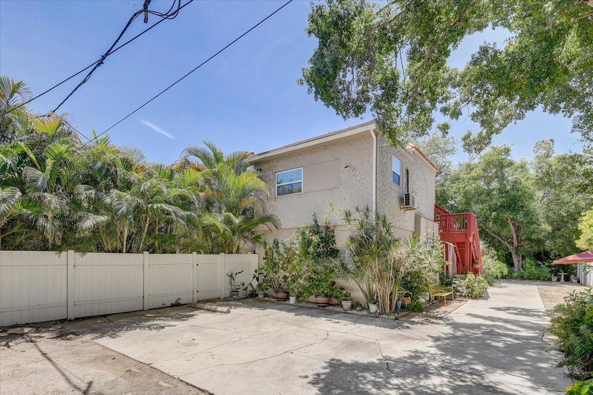 325 49TH ST N, ST PETERSBURG, FL — photo 74