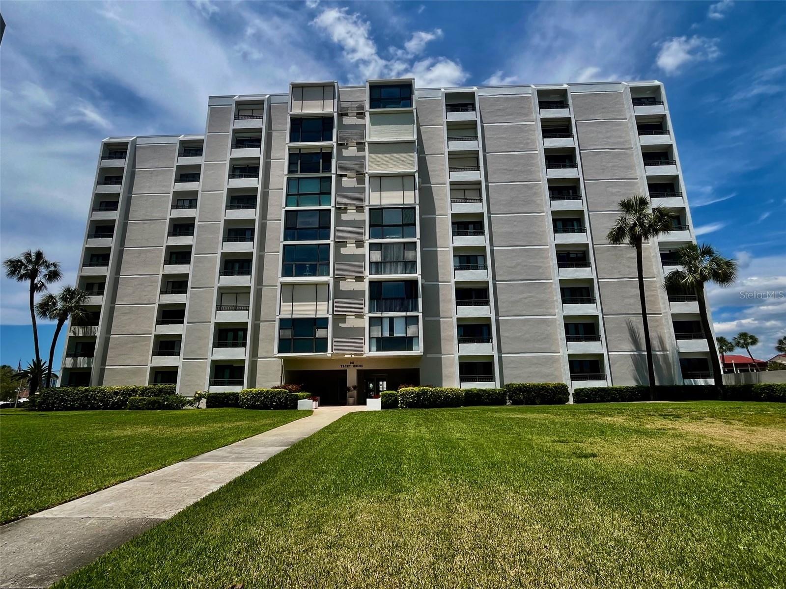 851 BAYWAY BLVD #405, CLEARWATER BEACH, FL