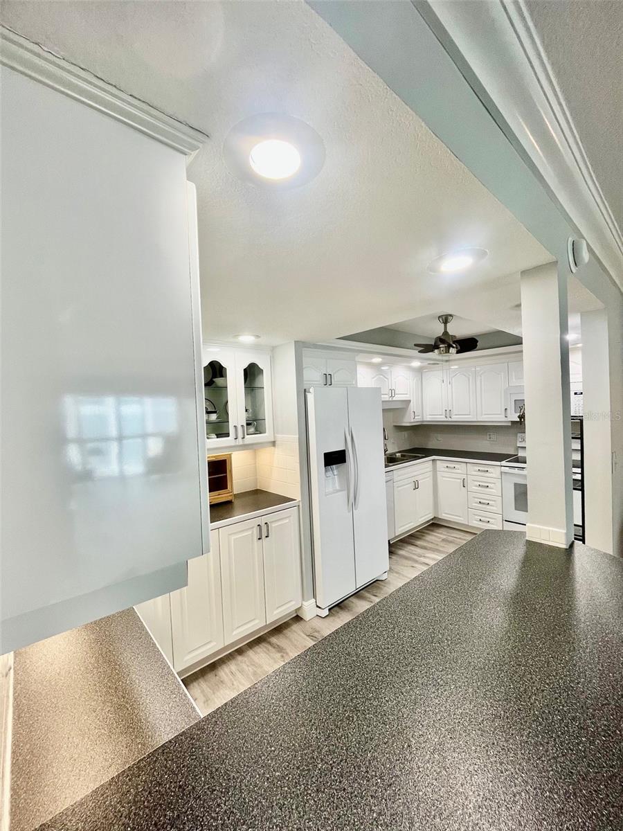 851 BAYWAY BLVD #405, CLEARWATER BEACH, FL — photo 8