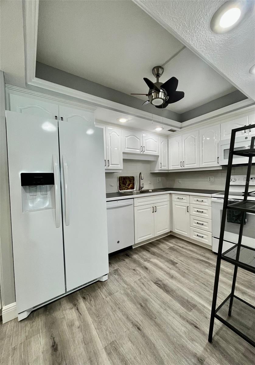 851 BAYWAY BLVD #405, CLEARWATER BEACH, FL — photo 10