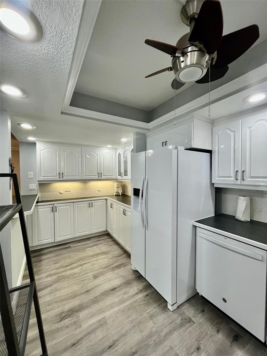 851 BAYWAY BLVD #405, CLEARWATER BEACH, FL — photo 13