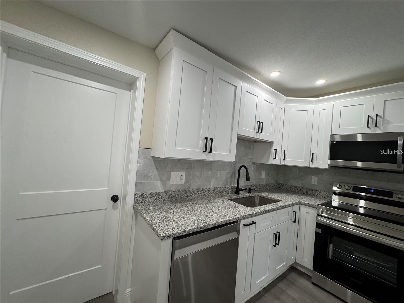 7039 LENOX DR, NEW PORT RICHEY, FL — photo 5