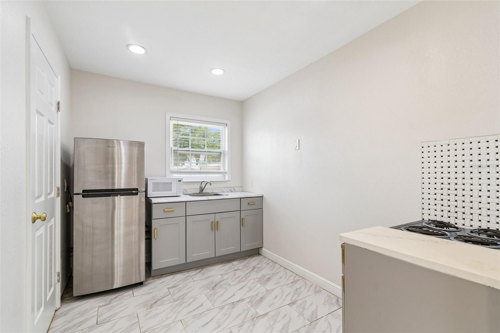 1500 30TH AVE N, ST PETERSBURG, FL — photo 45