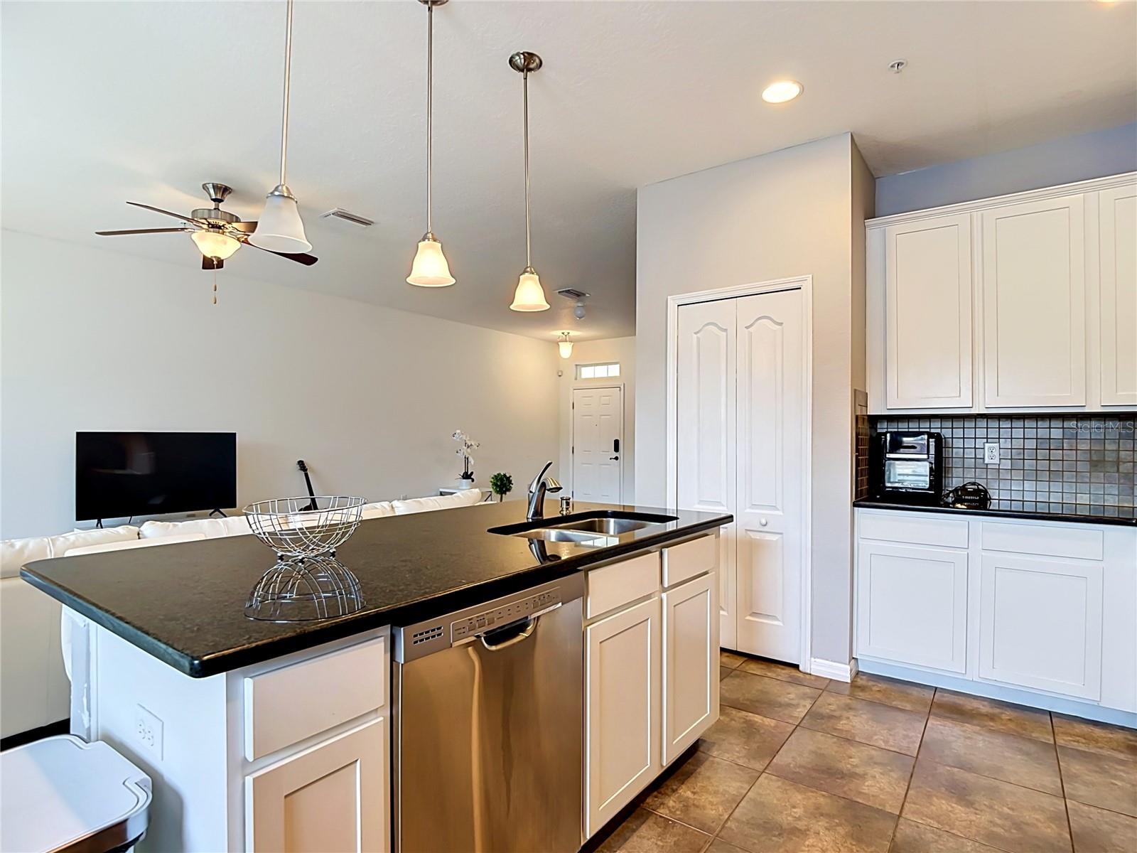 8615 ANDALUCIA FIELD DR, TAMPA, FL — photo 16