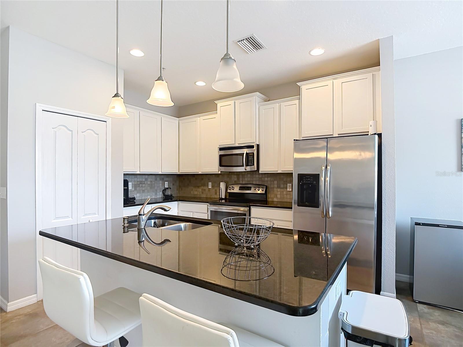 8615 ANDALUCIA FIELD DR, TAMPA, FL — photo 3