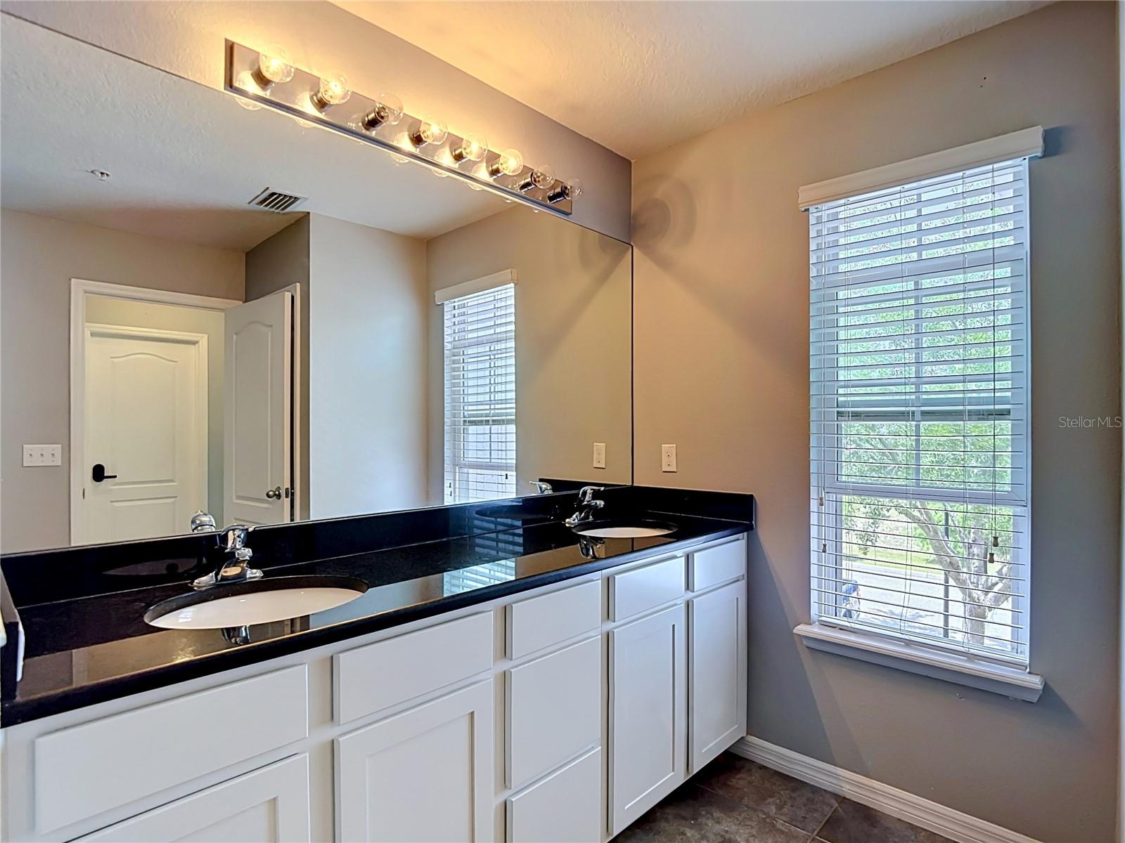 8615 ANDALUCIA FIELD DR, TAMPA, FL — photo 25
