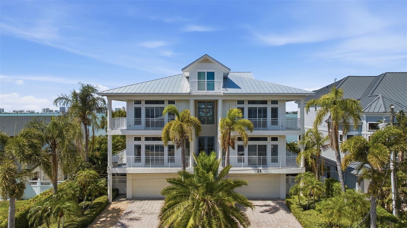 24 N PINE CIR, BELLEAIR, FL