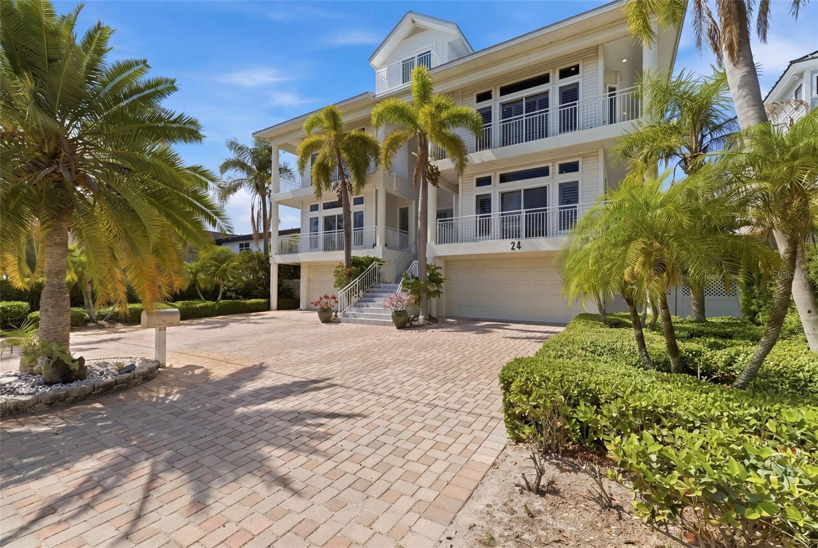 24 N PINE CIR, BELLEAIR, FL — photo 3