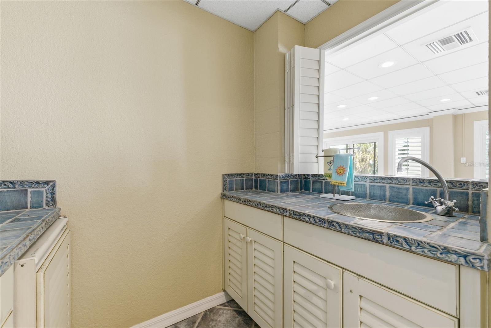 24 N PINE CIR, BELLEAIR, FL — photo 77