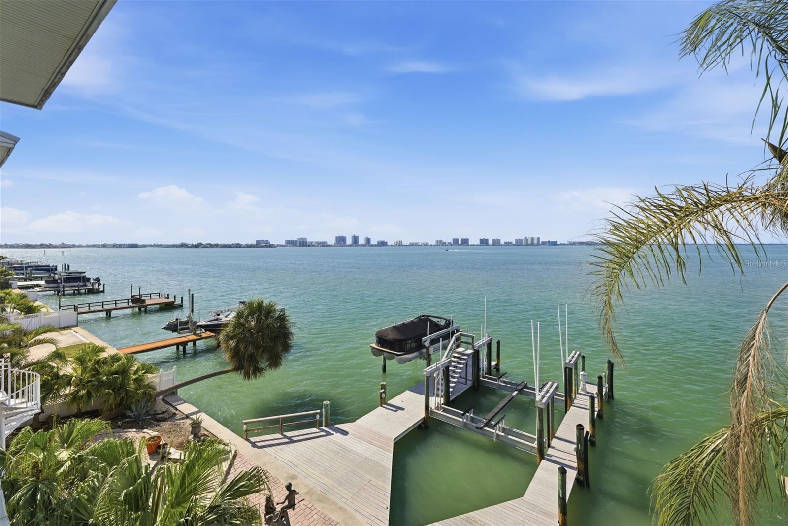24 N PINE CIR, BELLEAIR, FL — photo 92