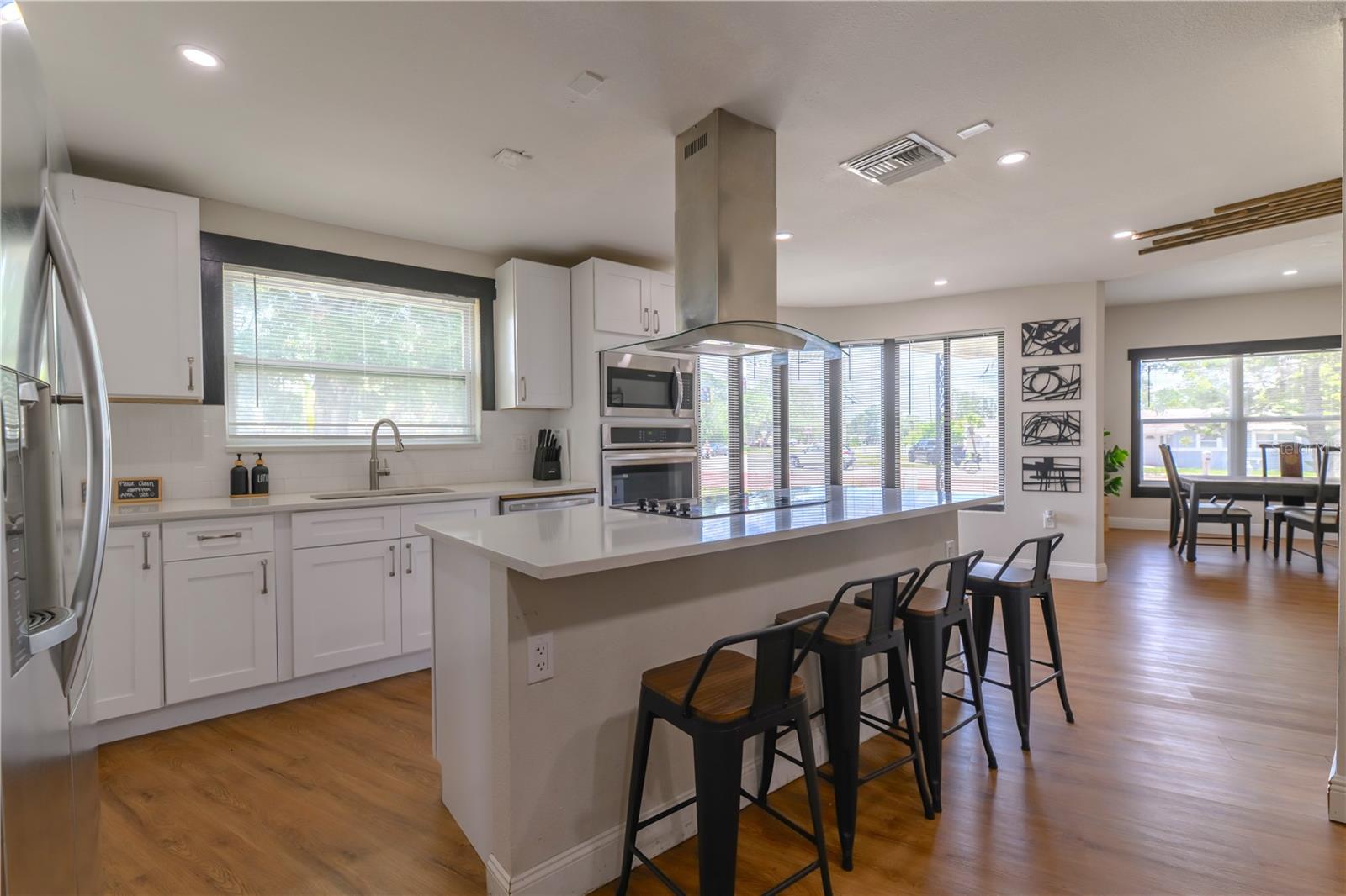 800 S KEENE RD, CLEARWATER, FL — photo 2