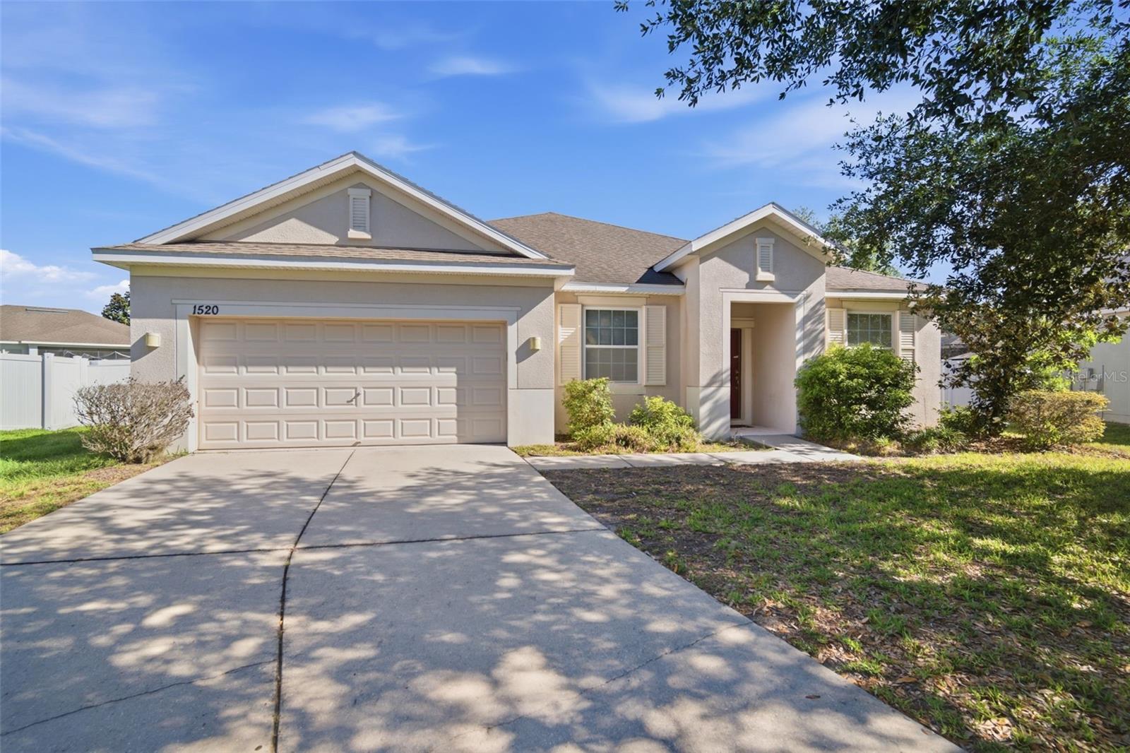 1520 RHODESWELL LN, DOVER, FL