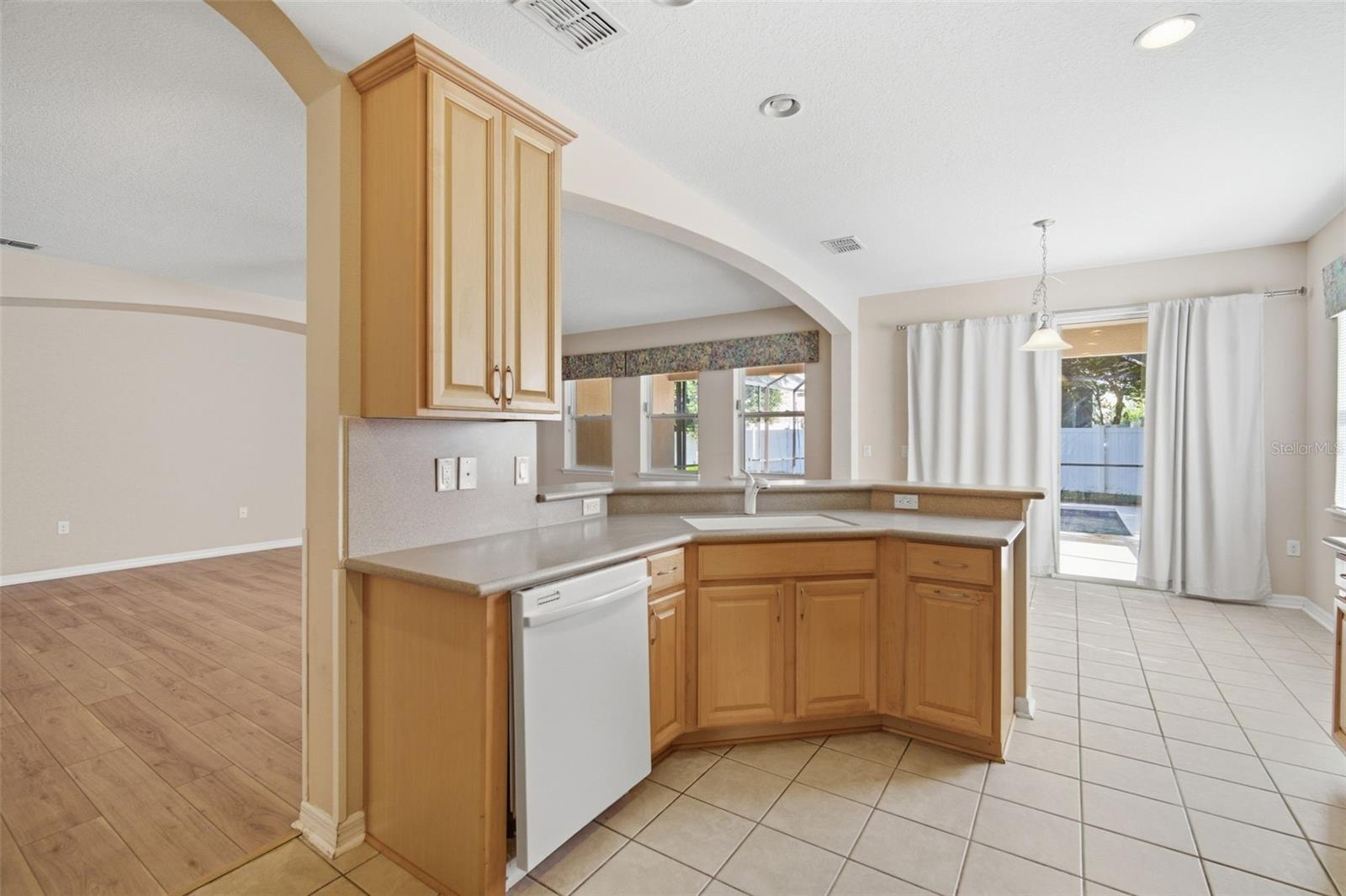 1520 RHODESWELL LN, DOVER, FL — photo 9