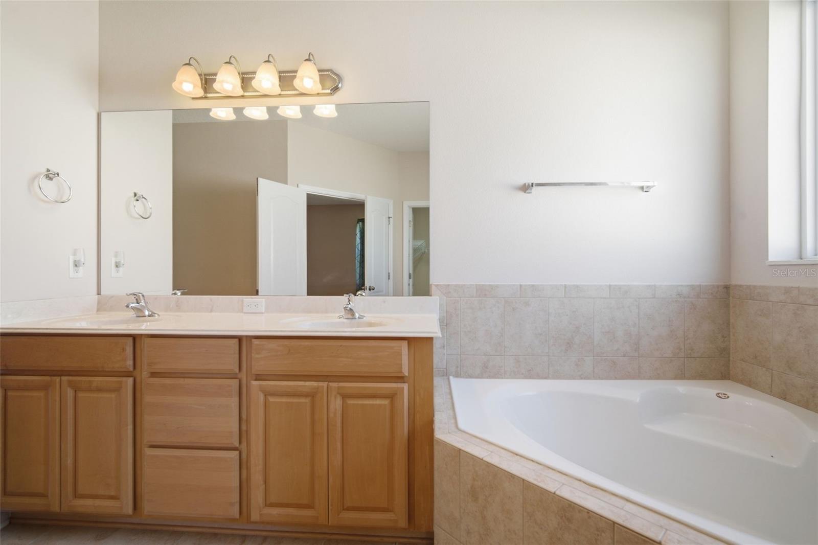 1520 RHODESWELL LN, DOVER, FL — photo 32
