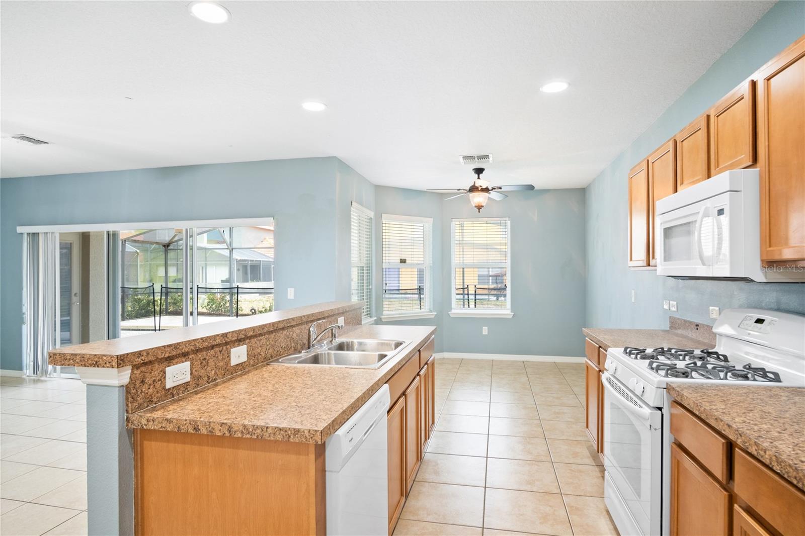 118 MIRO DR, DAVENPORT, FL — photo 11
