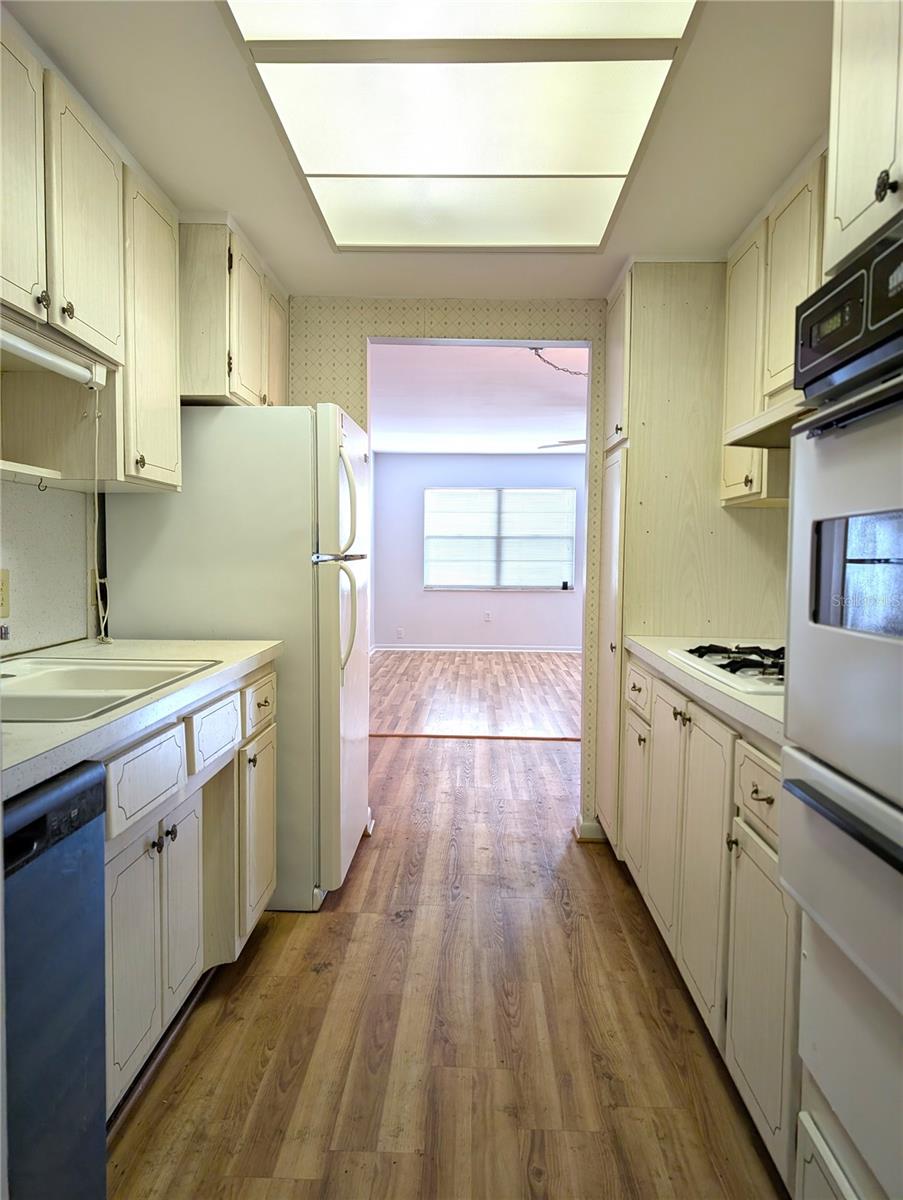 5850 18TH ST N #23, ST PETERSBURG, FL — photo 32