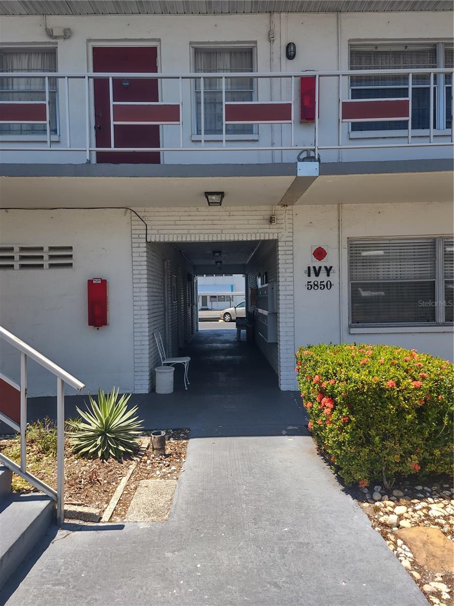 5850 18TH ST N #23, ST PETERSBURG, FL — photo 34