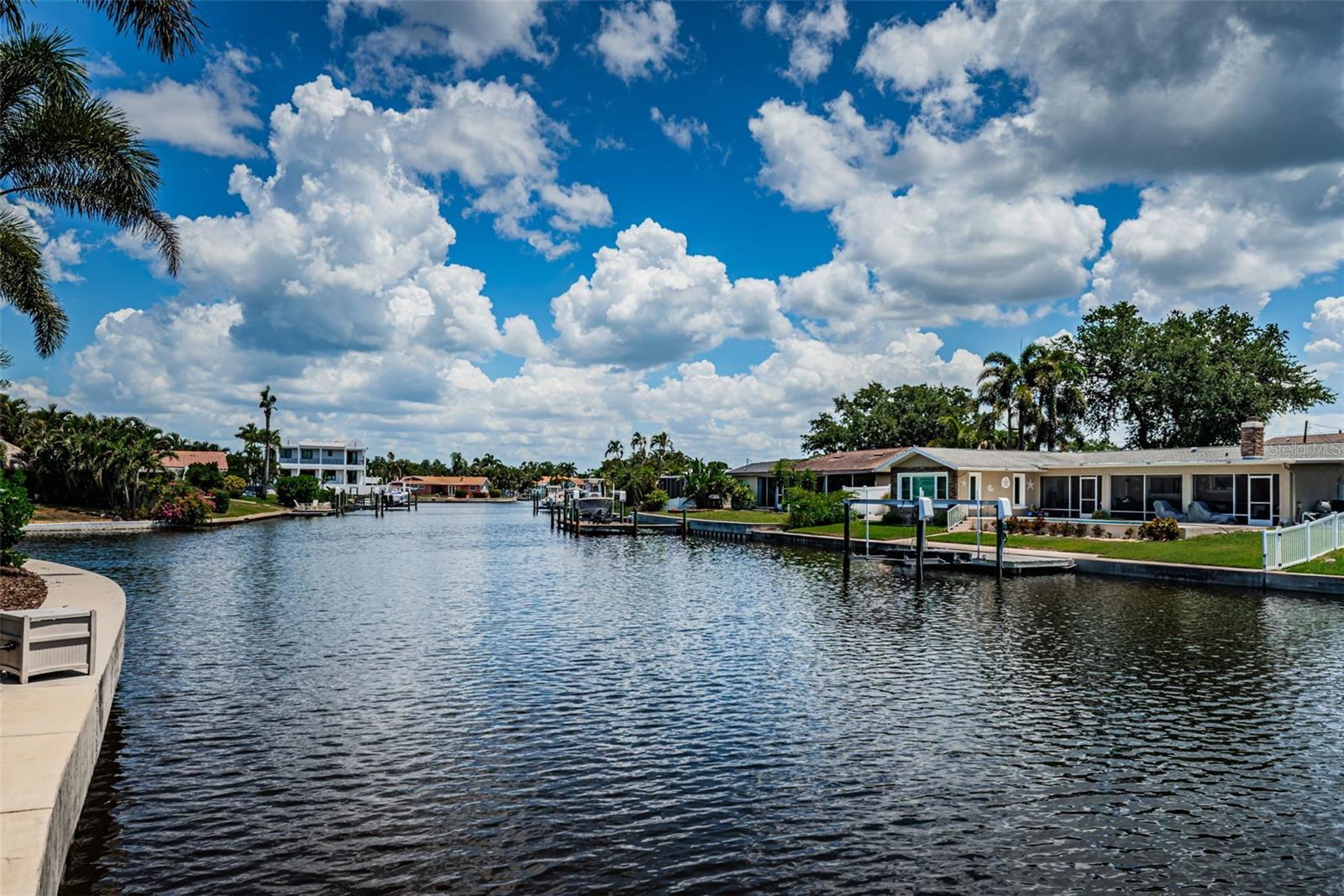 1496 49TH AVE NE, ST PETERSBURG, FL — photo 44
