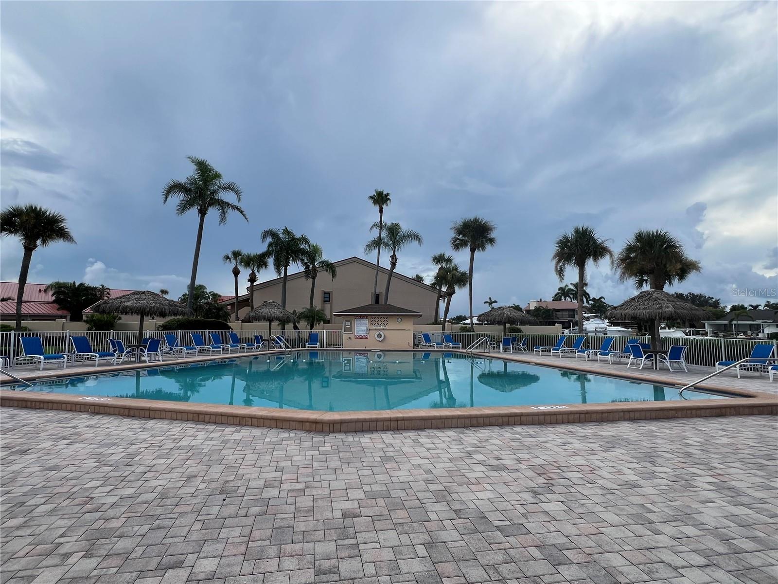 4900 BRITTANY DR S #305, ST PETERSBURG, FL — photo 2