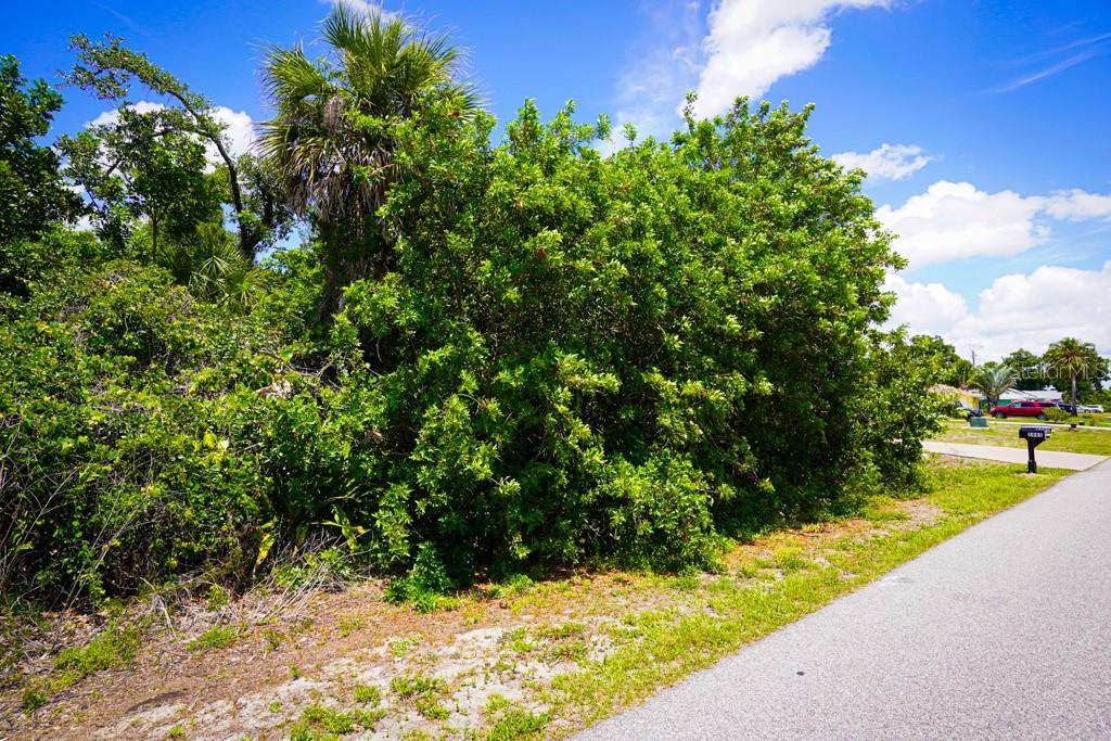 BRICKELL DR, NORTH PORT, FL — photo 12