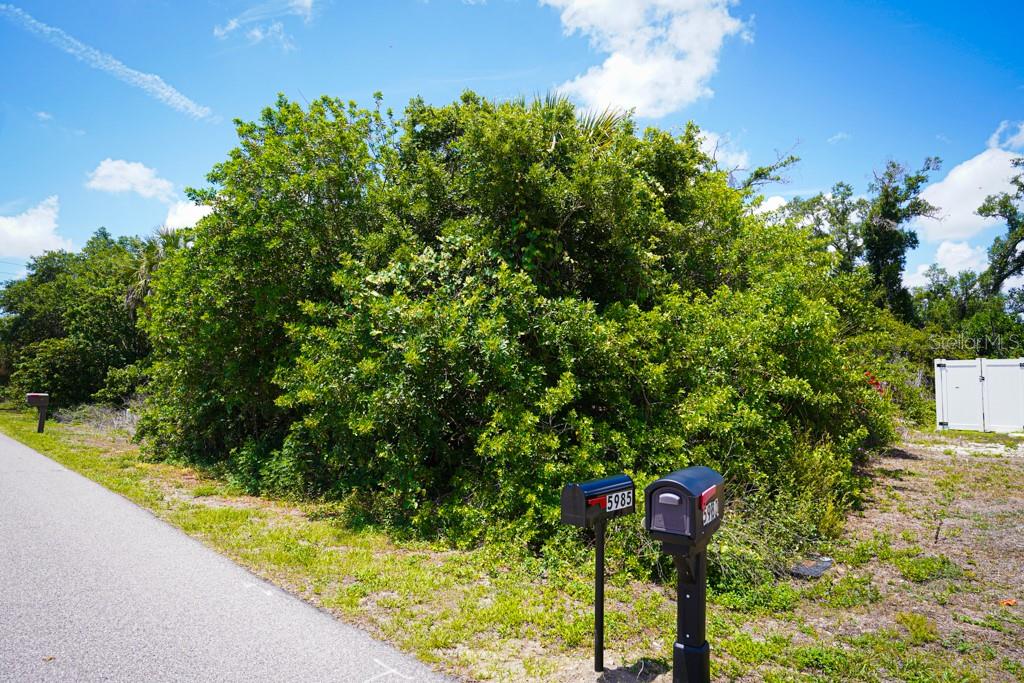 BRICKELL DR, NORTH PORT, FL — photo 15