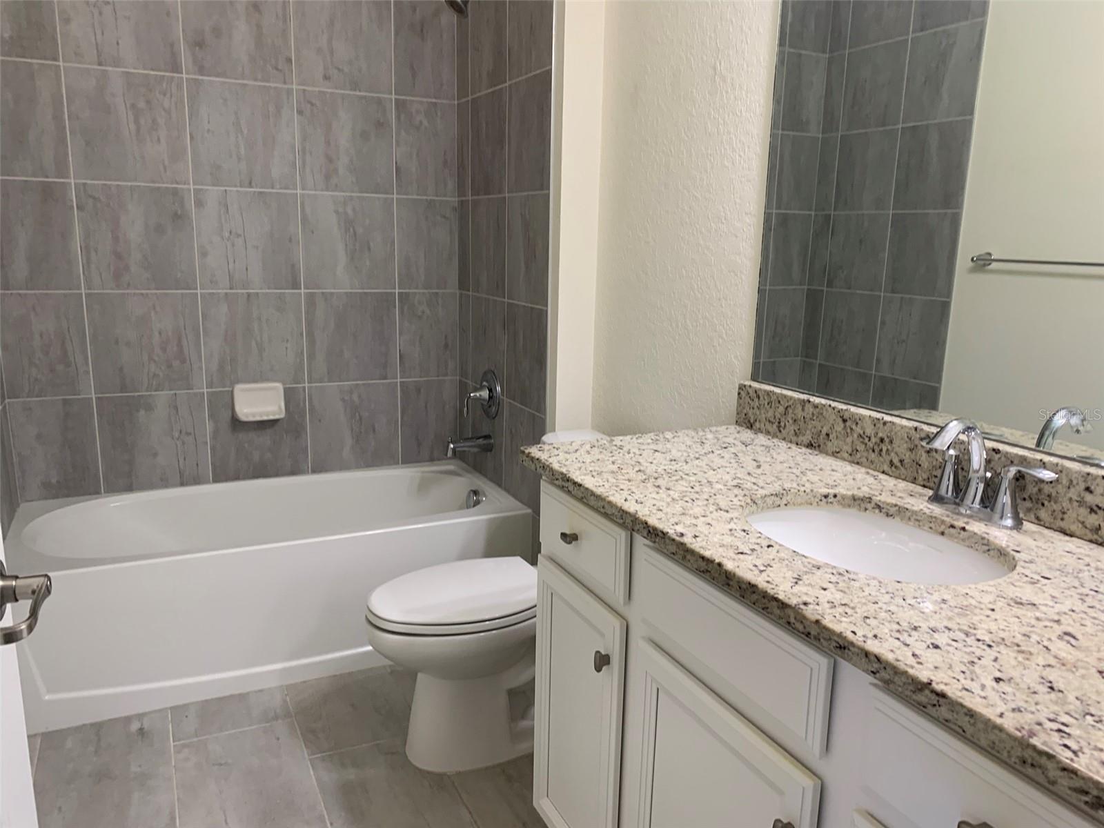 12259 AMICA LOOP, VENICE, FL — photo 17
