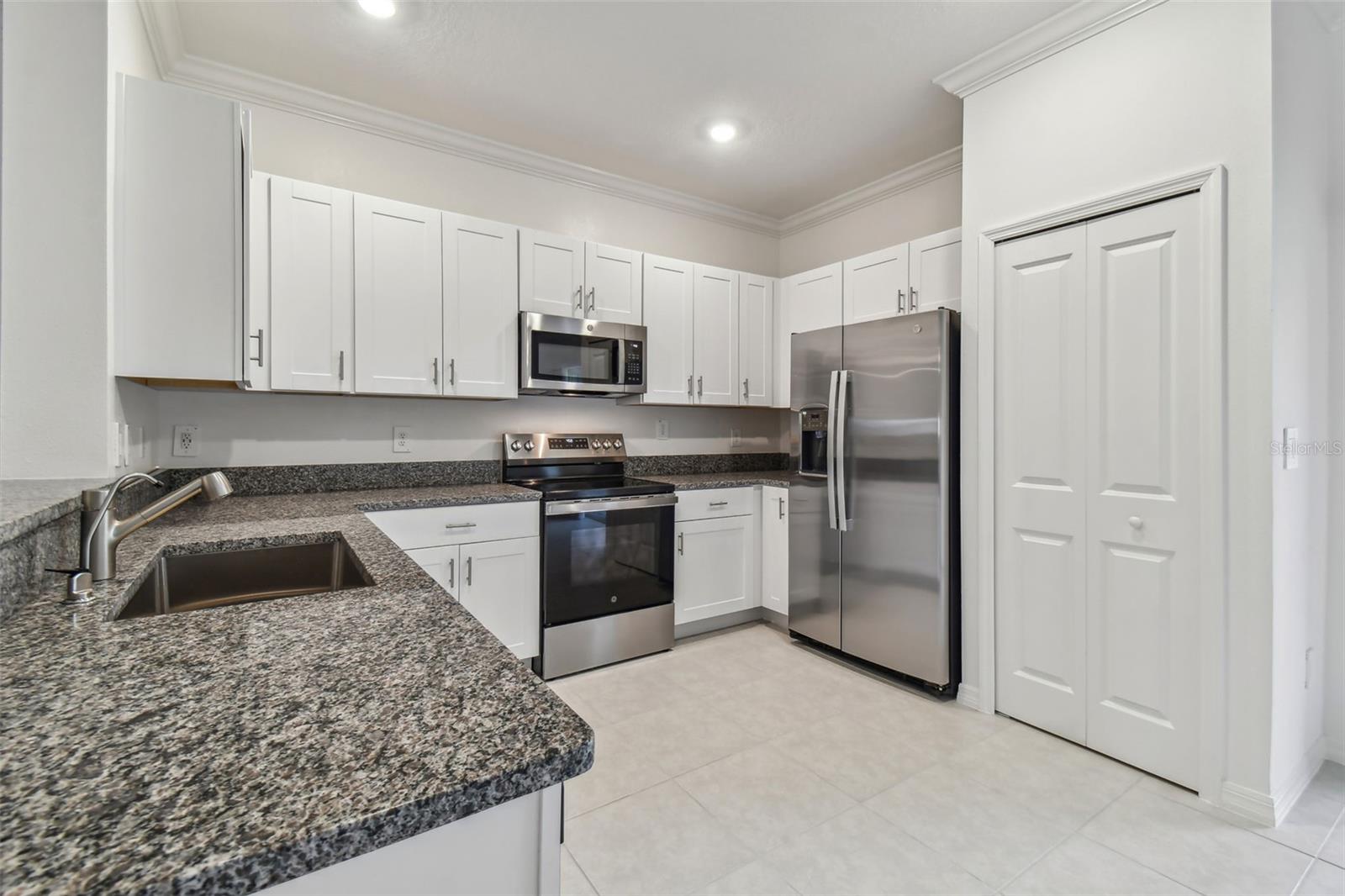 36406 WELL HILL WAY, ZEPHYRHILLS, FL — photo 9