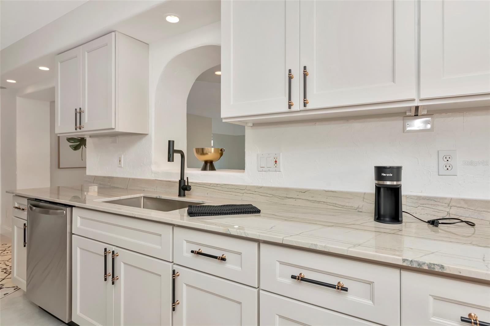 681 AVENIDA DE MAYO, SARASOTA, FL — photo 21