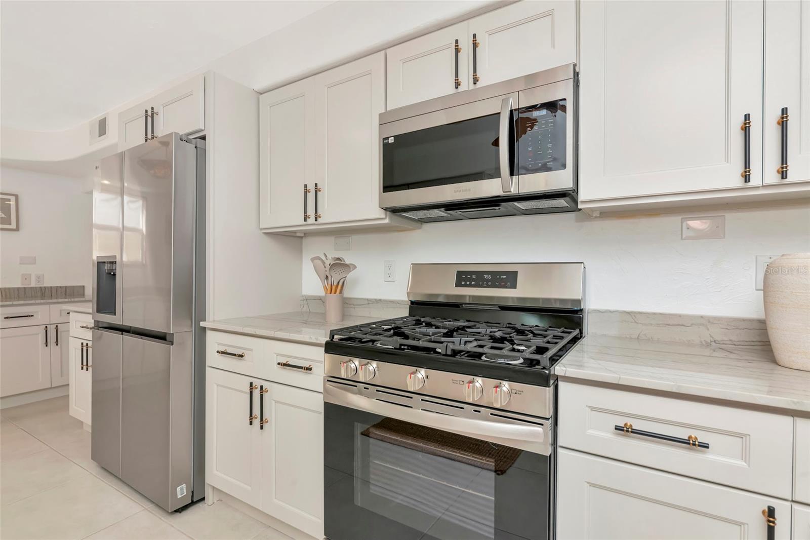 681 AVENIDA DE MAYO, SARASOTA, FL — photo 22