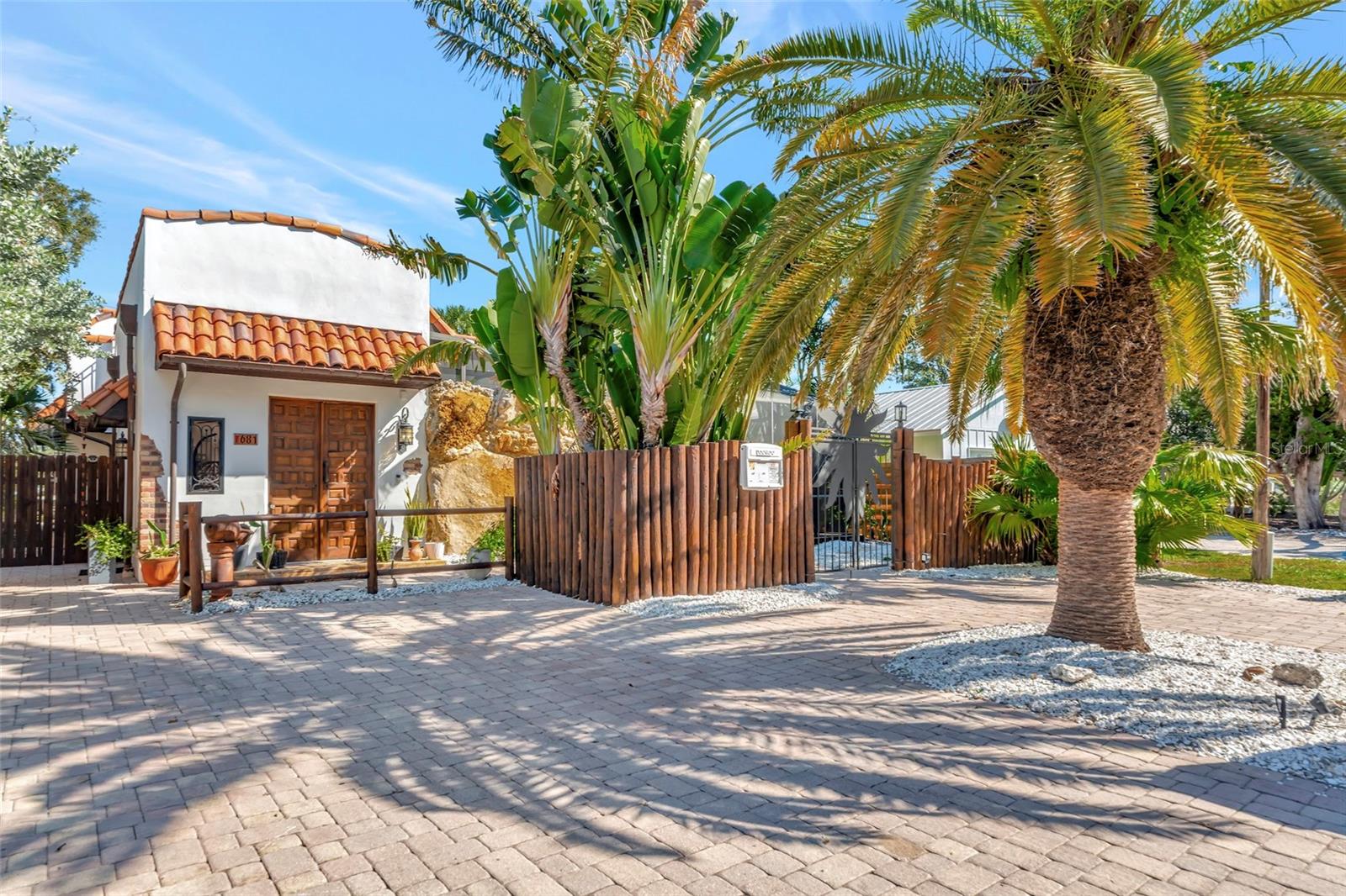 681 AVENIDA DE MAYO, SARASOTA, FL — photo 34