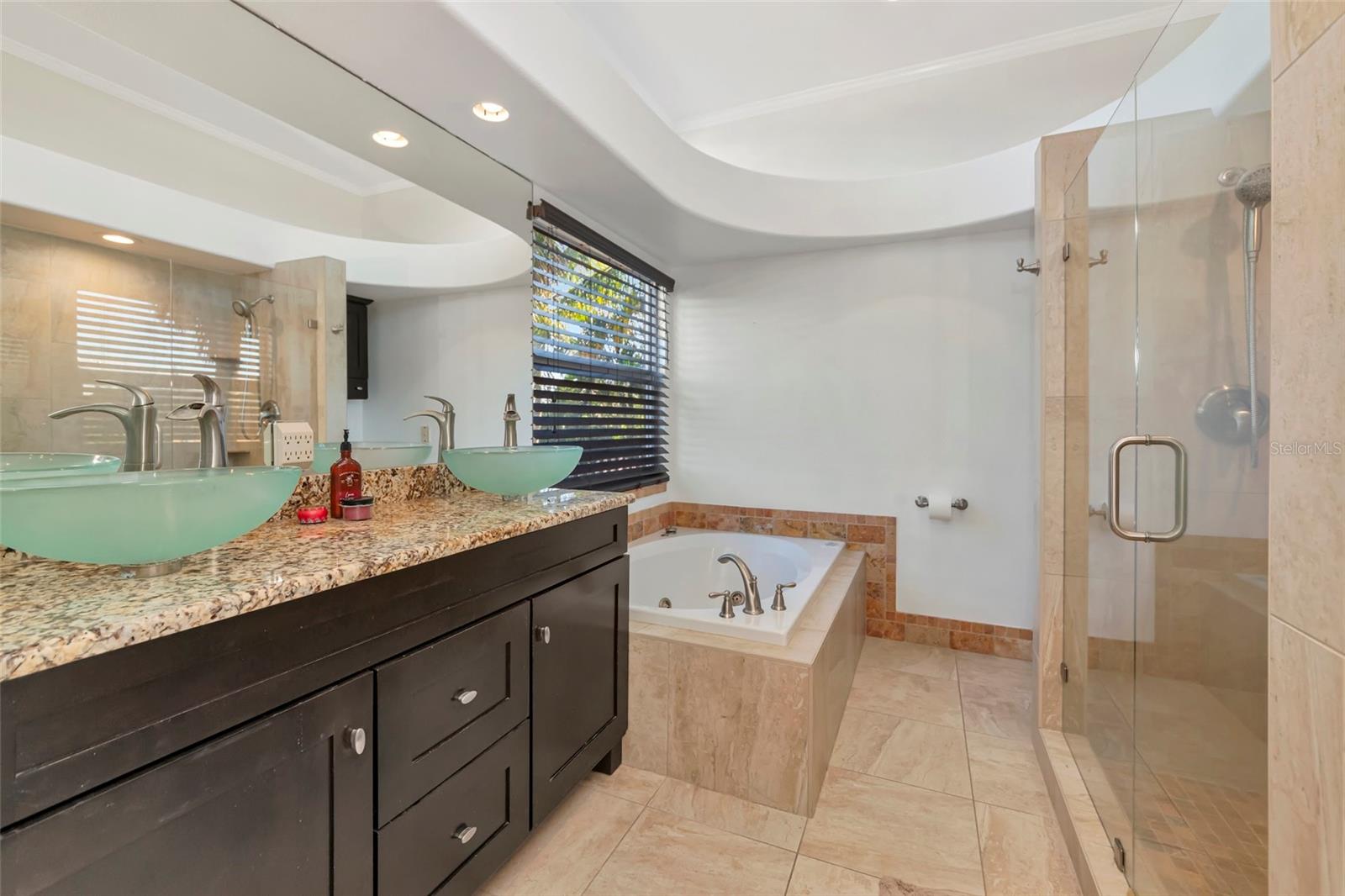681 AVENIDA DE MAYO, SARASOTA, FL — photo 39
