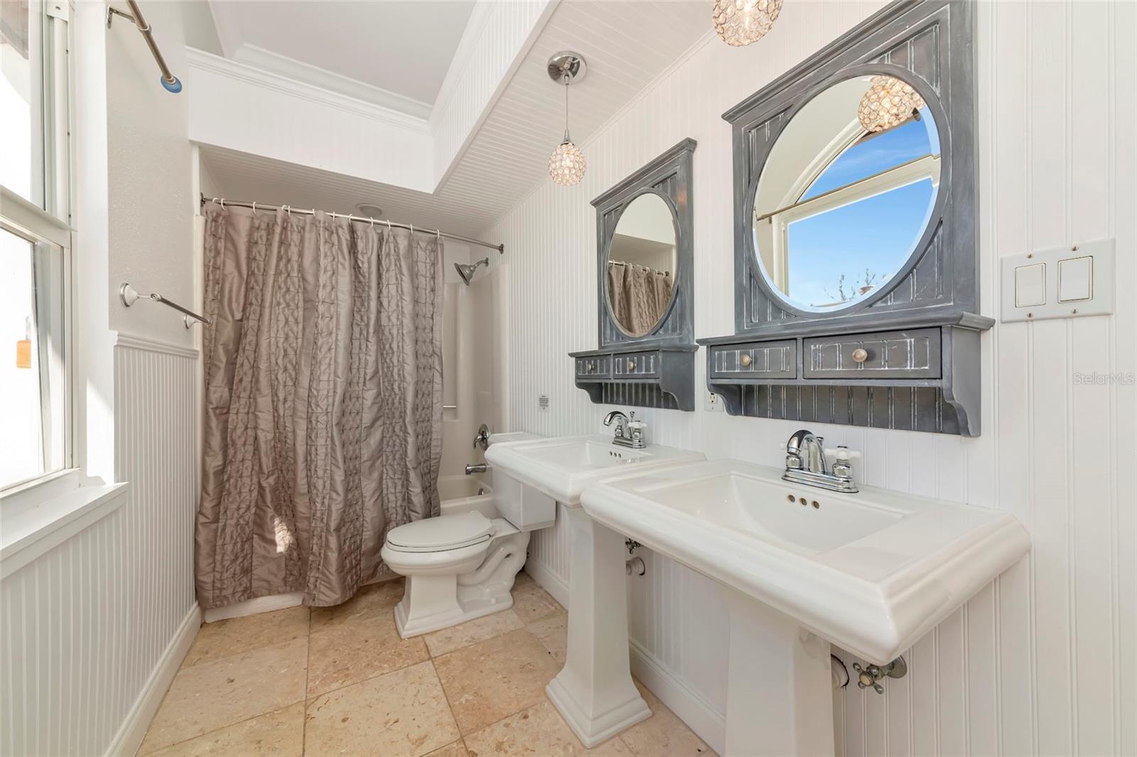 681 AVENIDA DE MAYO, SARASOTA, FL — photo 42