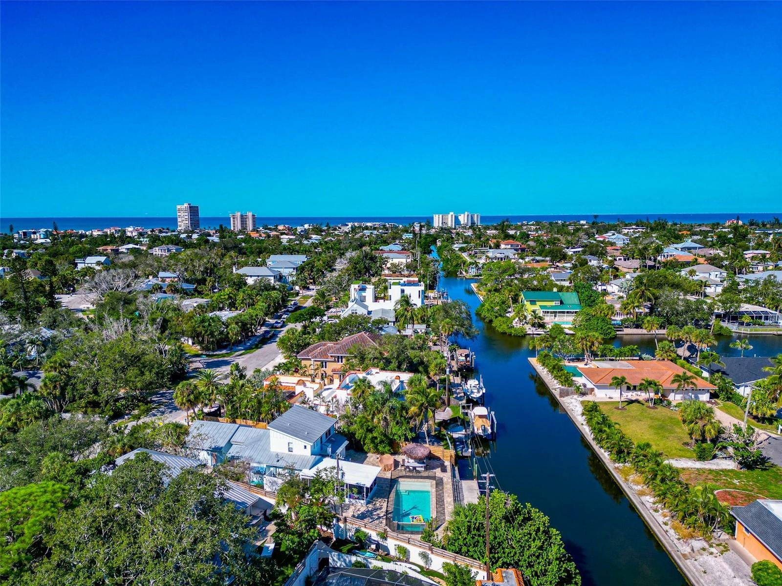 681 AVENIDA DE MAYO, SARASOTA, FL — photo 44
