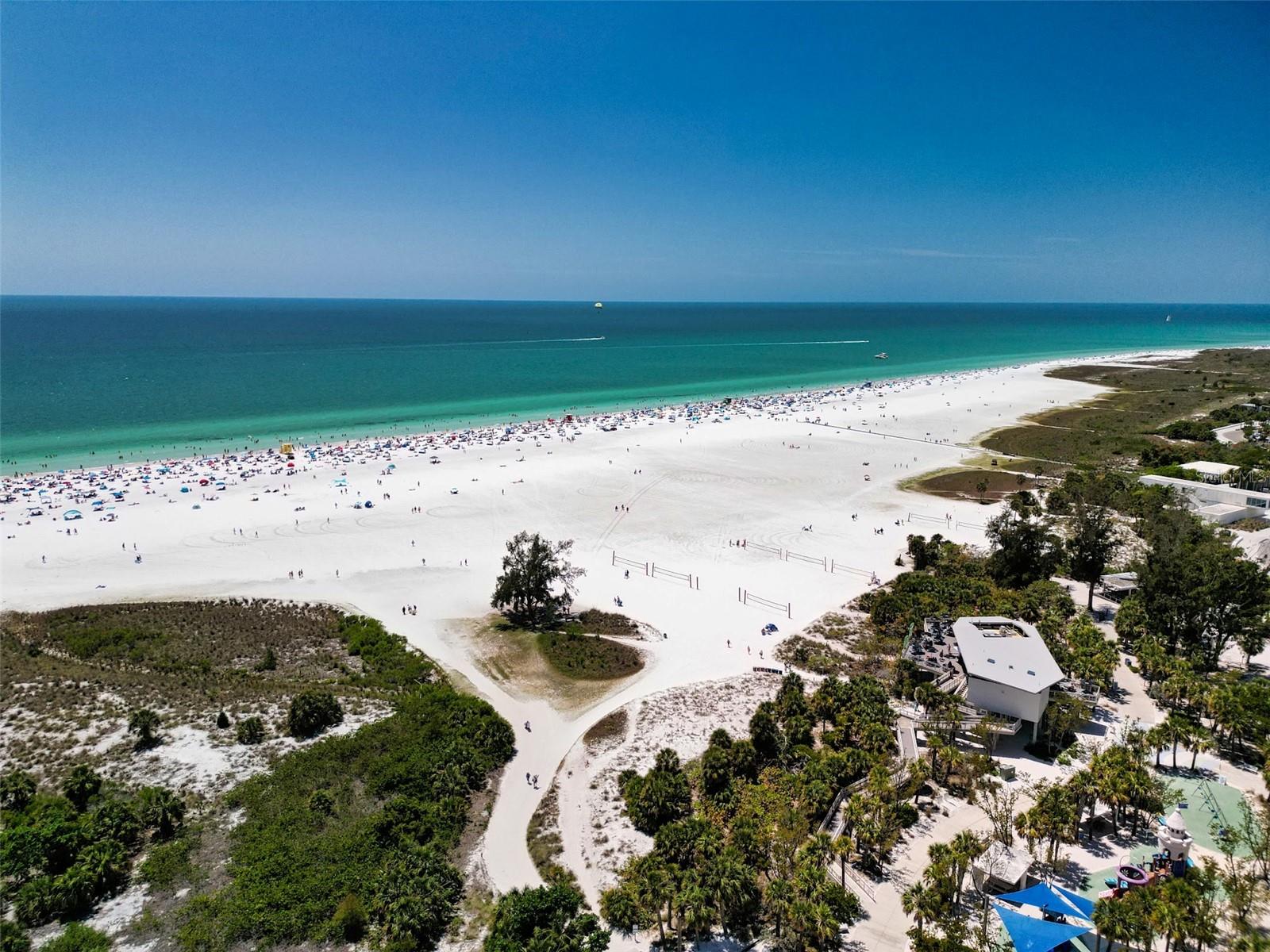 681 AVENIDA DE MAYO, SARASOTA, FL — photo 45